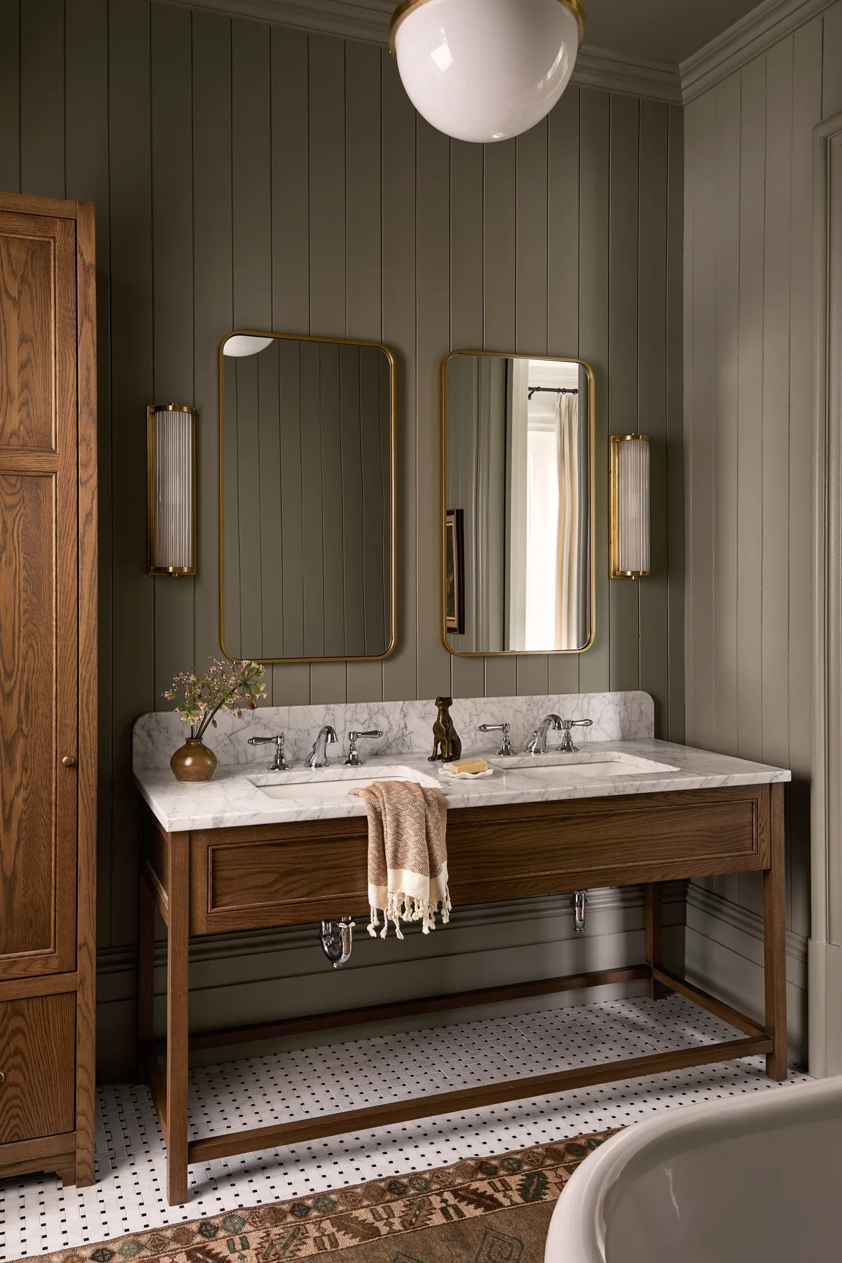 Room by Blanc Marine Intérieurs painted in Creekside Green