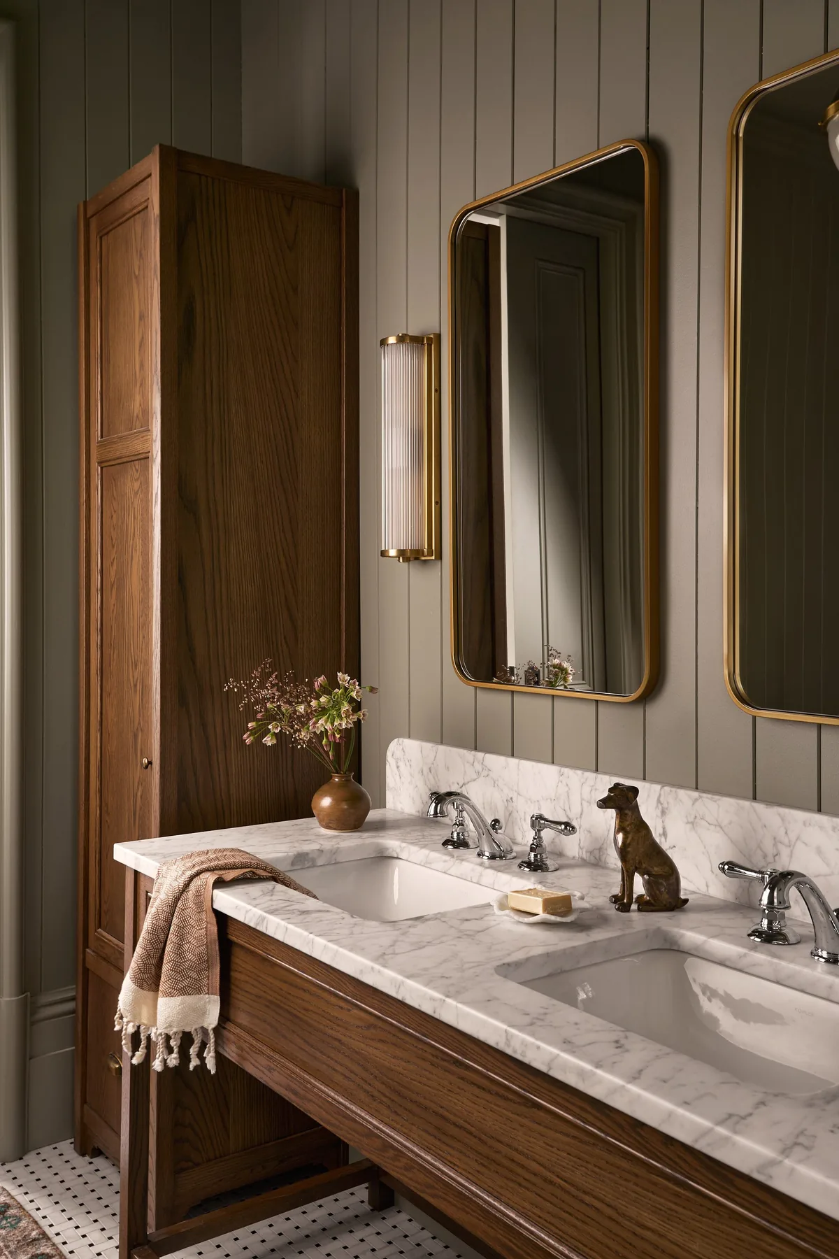 Room by Blanc Marine Intérieurs painted in Creekside Green