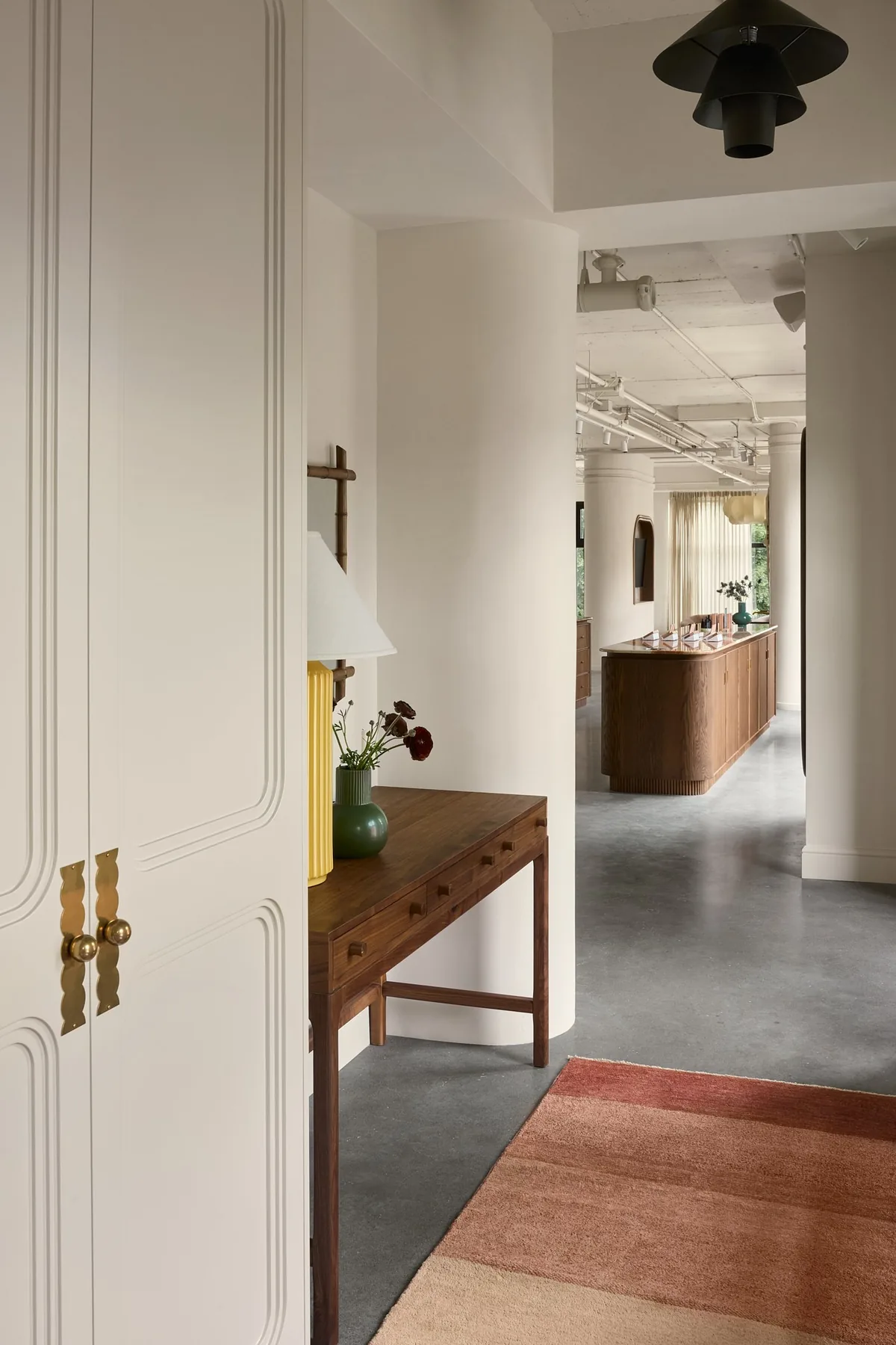 Room by Blanc Marine Intérieurs painted in Gray Envelope