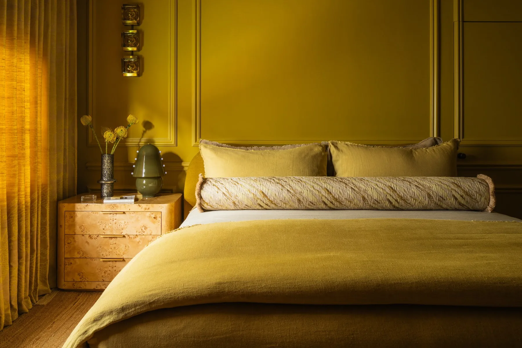 Room by MONIOMI Design painted in Hollywood Gold
