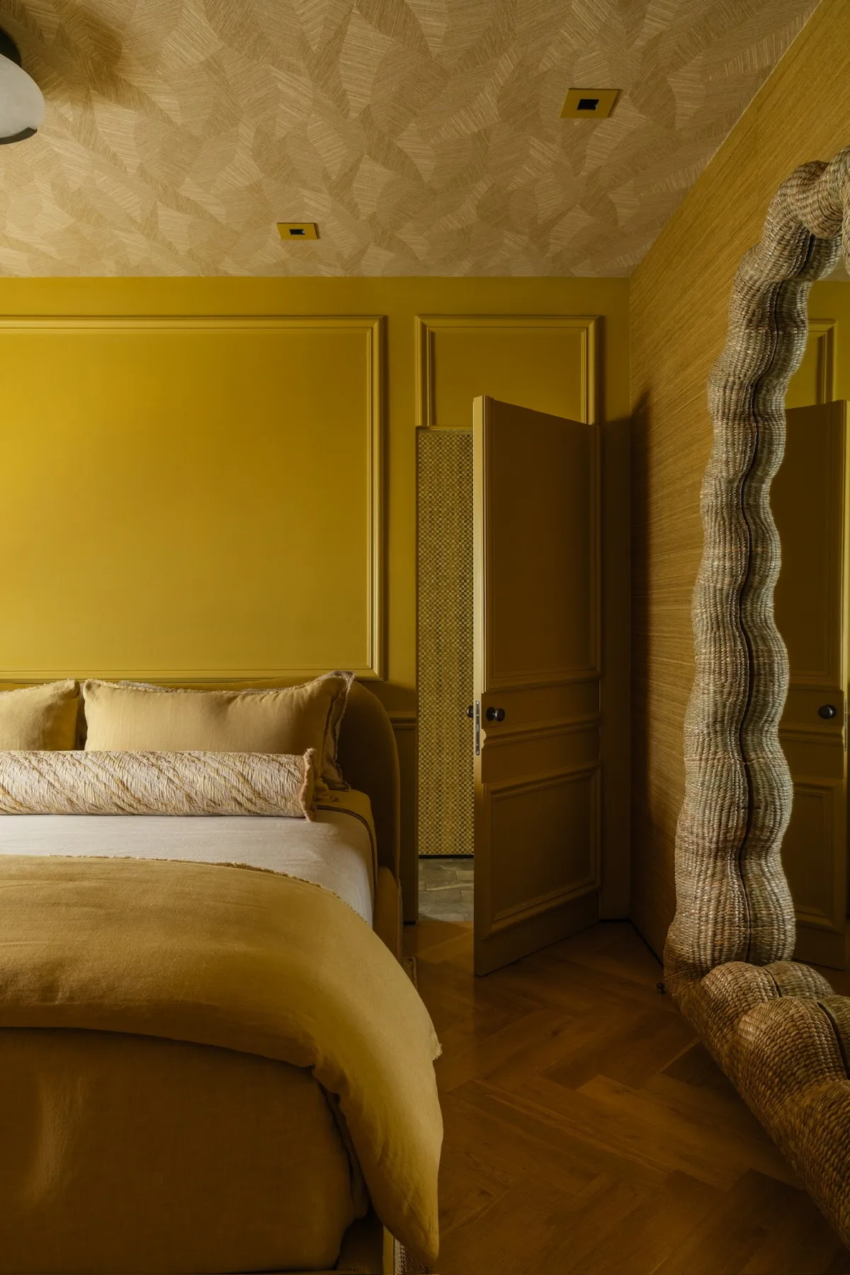 Room by MONIOMI Design painted in Hollywood Gold