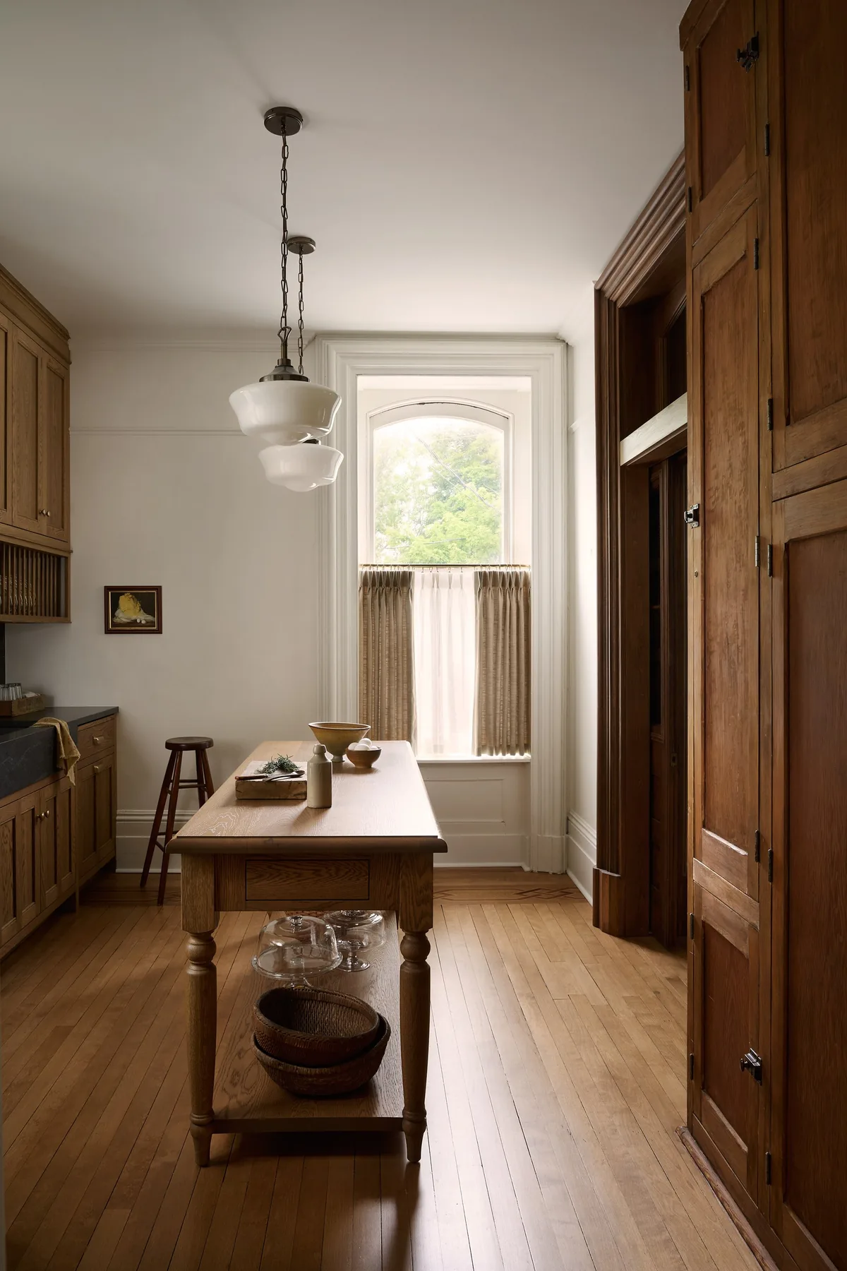 Room by Blanc Marine Intérieurs painted in White Dove