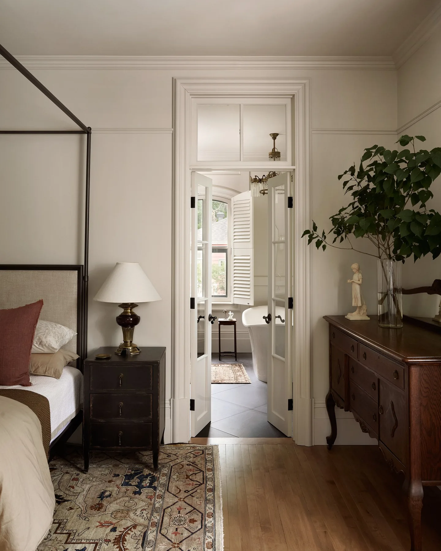 Room by Blanc Marine Intérieurs painted in White Dove