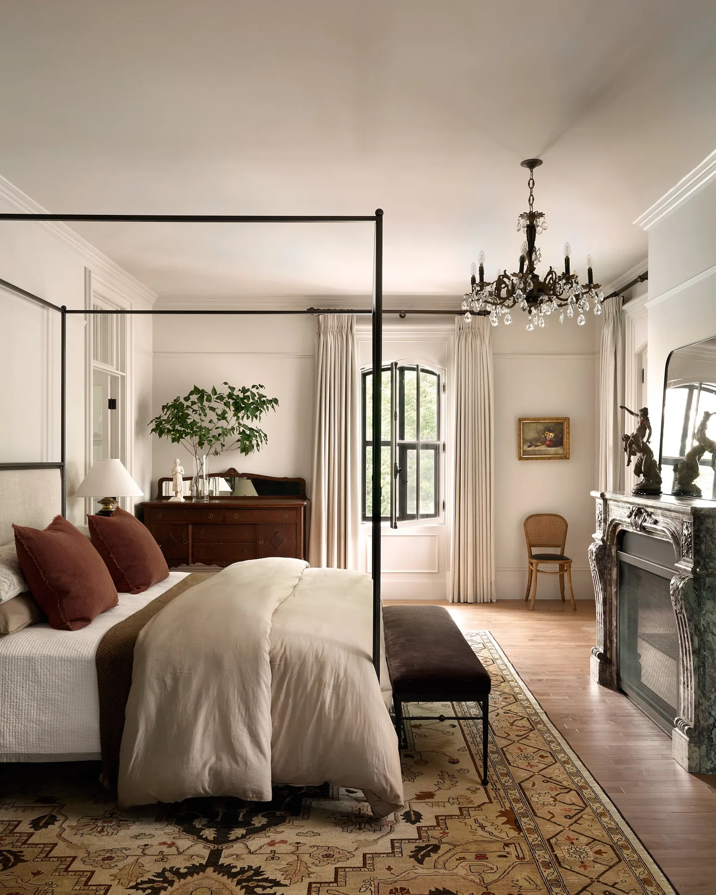 Room by Blanc Marine Intérieurs painted in White Dove